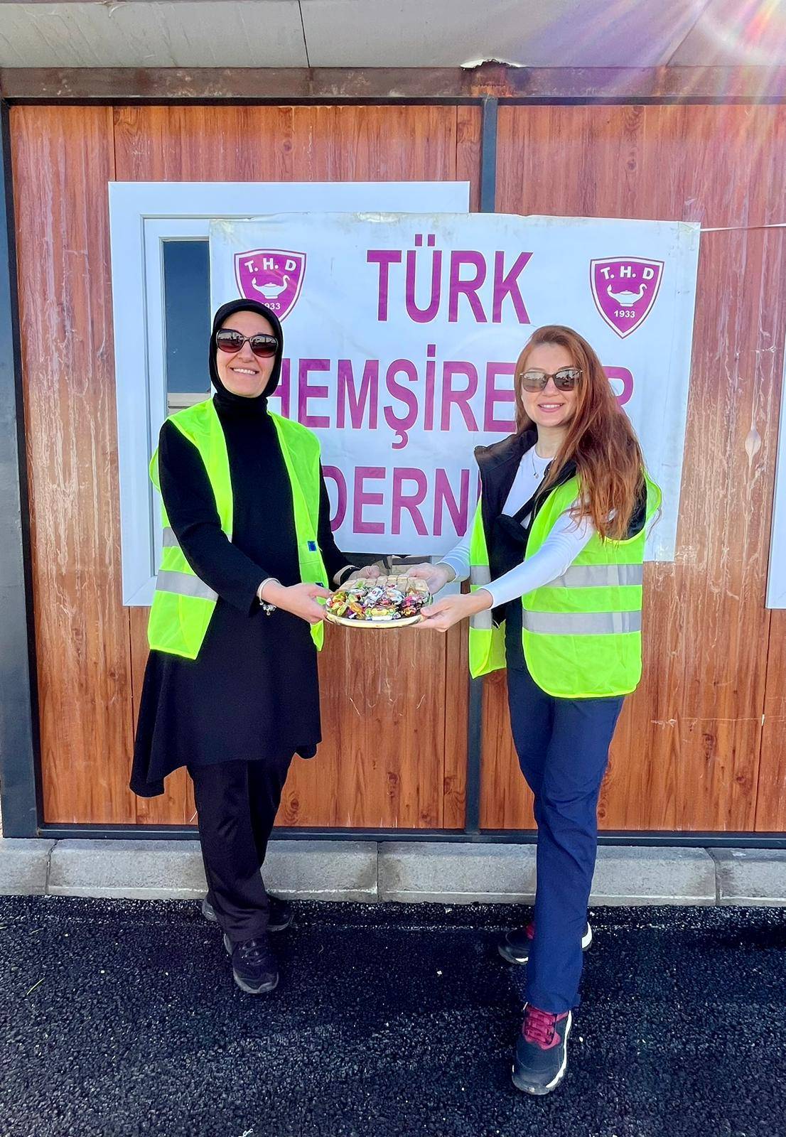 Türk Hemşireler Derneği Adıyaman’da Ramazan Bayramı’nda Depremzedelere Yardım Etti